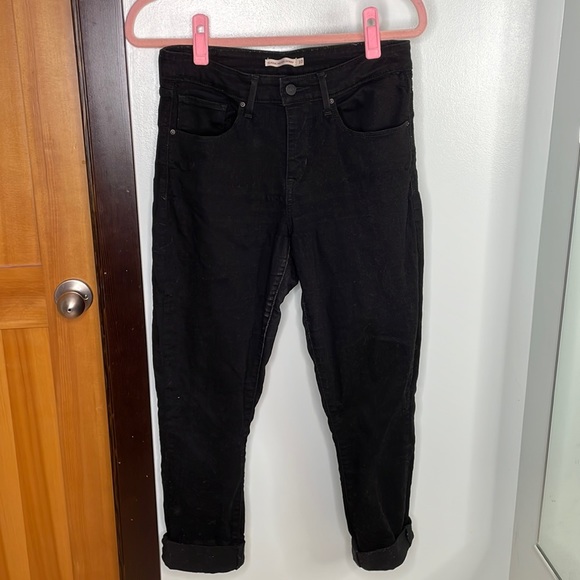 Levi’s Classic Midrise Skinny Jean - Picture 2 of 3